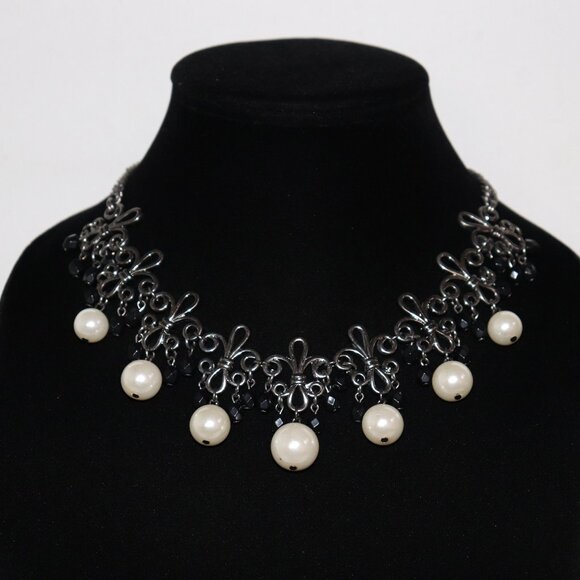 🖤📿✨ GUNMETAL & PEARL STATEMENT NECKLACE · 16–19" - Picture 1 of 5